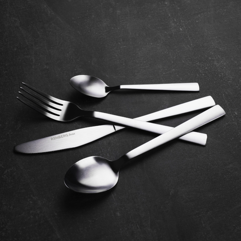 24 Piece stainless steel cutlery set